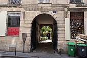 Panneau Histoire de Paris grand hôtel d'Estrées, 69 rue des Gravilliers.jpg