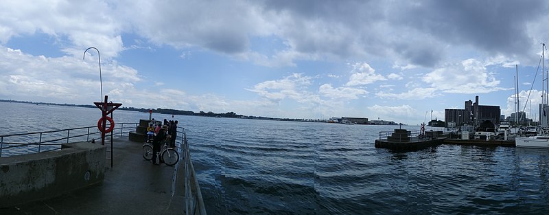 File:Panorama taken from the foot of Spadina, 2016 07 01 (2).JPG - panoramio.jpg