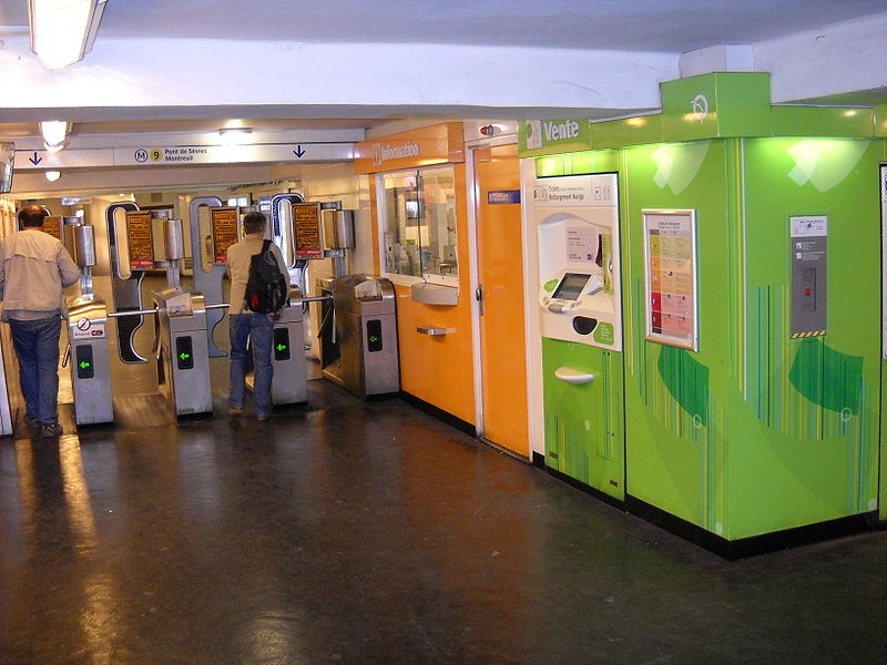 File:Paris metro - Billancourt - 1.JPG