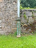 Miniatuur voor Bestand:Pedestal of sewer vent on Callan Rd.jpg