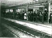 Passengers waiting at Peru station platforms (early 1900s). Peru Station.jpg