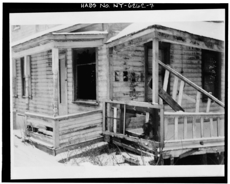 File:Photocopy of photograph, 1970 (Canastota Canal Town Museum) FRONT (SOUTH) ELEVATION - Lewis Sowter House, 142 Canal Street, Canastota, Madison County, NY HABS NY,27-CANA,1-7.tif