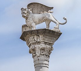 Particolare del leone marciano della piazza