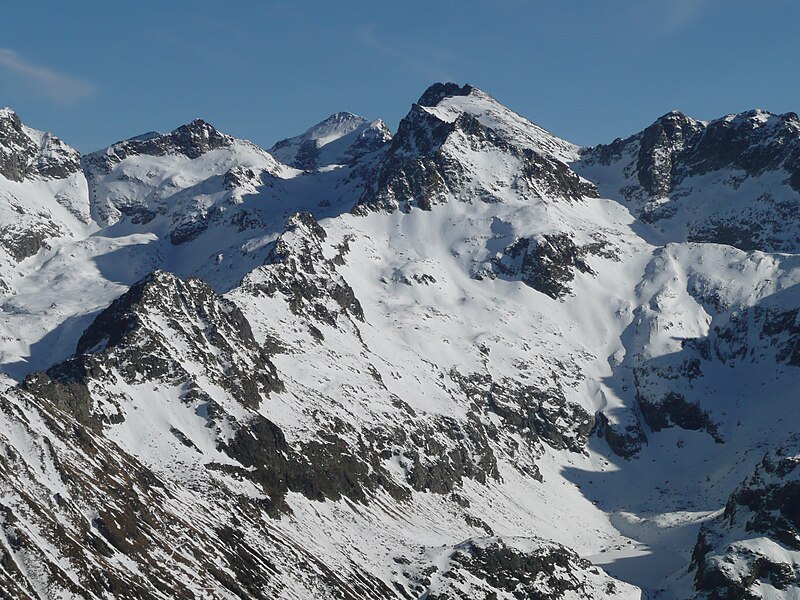 File:Pic des GOURGS-BLANCS vue du Pic de la Hourque.JPG