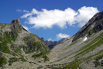 Chrüzlital mit Chrüzlipass (von Westen)