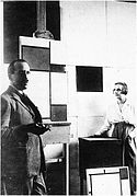Piet Mondrian et Pétro (Nelly) van Doesburg en 1923.