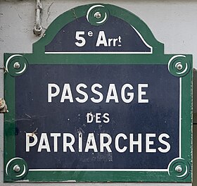 Voir la plaque.