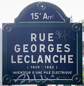 Voir la plaque.