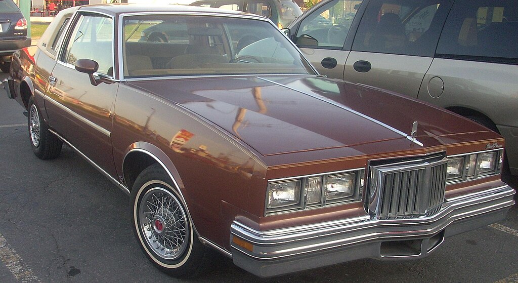 Der Pontiac Grand Prix 1024px-Pontiac_Grand_Prix_%28Orange_Julep%29