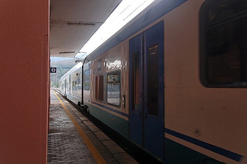 File:Popoli-Vittorito 2011 -Stazione ferroviaria di Popoli-Vittorito- by-RaBoe 153.jpg