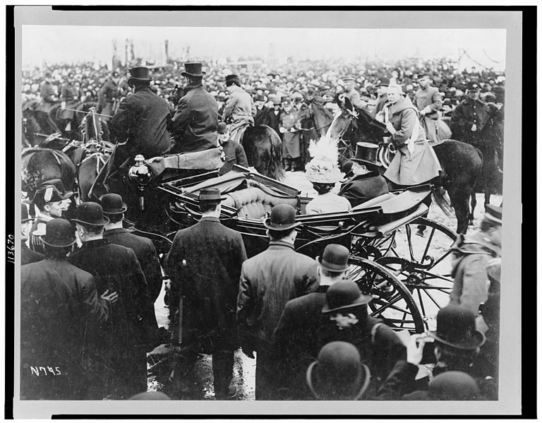 File:President and Mrs. William Taft, in horse-drawn carriage, on way to White House after inauguration LCCN95504461.jpg