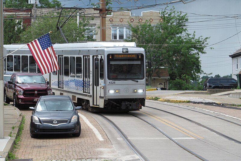 Red Line car on Broadway in Beechview