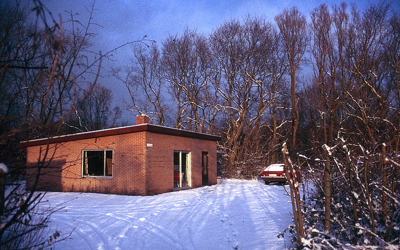 File:Renesse-04-Ferienhaus im Schnee-1984-gje.jpg