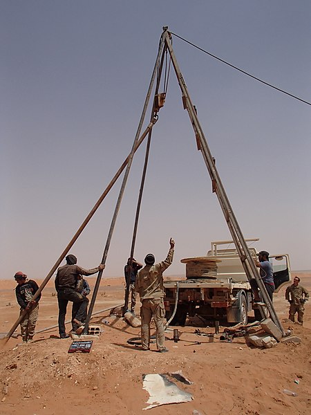 File:Revolutionary Commandos and US soldier repair water well in an-Tanf.jpg