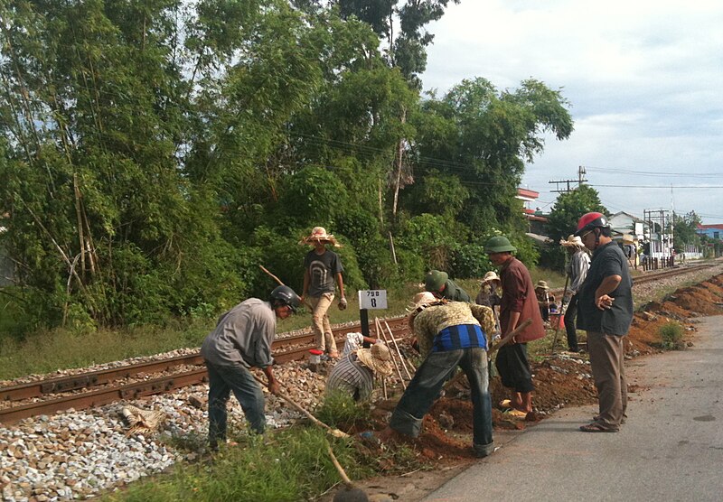 File:Road workers by railway DN.JPG