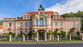 Herrenhaus (Nr. 344), Nebengebäude (Presshaus, Nr. 346) und drei Wachhäuschen (älteres oben am Berg und zwei weitere seitlich im Grundstück) eines Weingutes (Einzeldenkmale zu ID-Nr. 09301469)