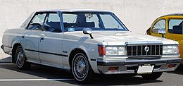 S110Crownsupersaloon.jpg