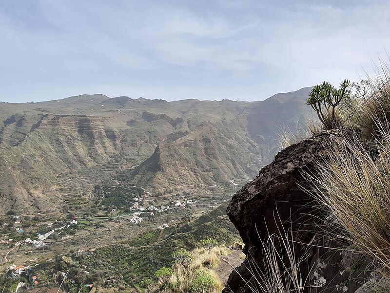 File:SL 3, Gran Canaria, view to San Pedro.jpg