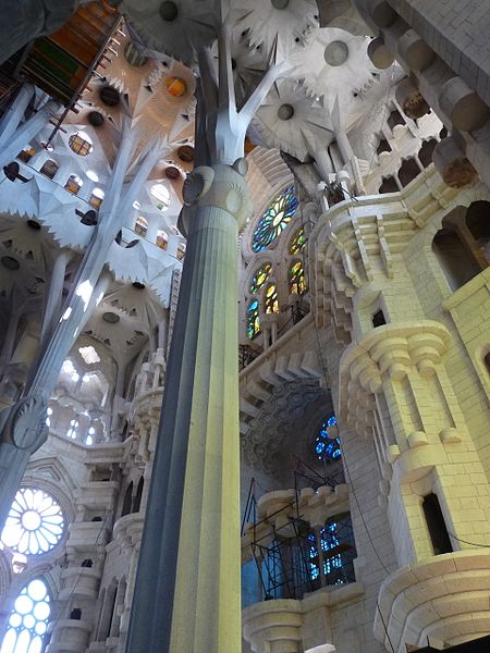 File:Sagrada Familia pillars.jpg