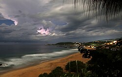 La foudre au-dessus de la côte de San Agustinillo la nuit.