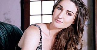 Sara Bareilles American singer-songwriter, actress and author.