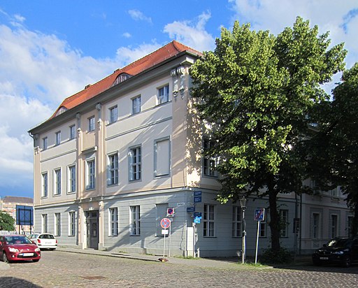 Schwertfegerstraße 8 06-2013