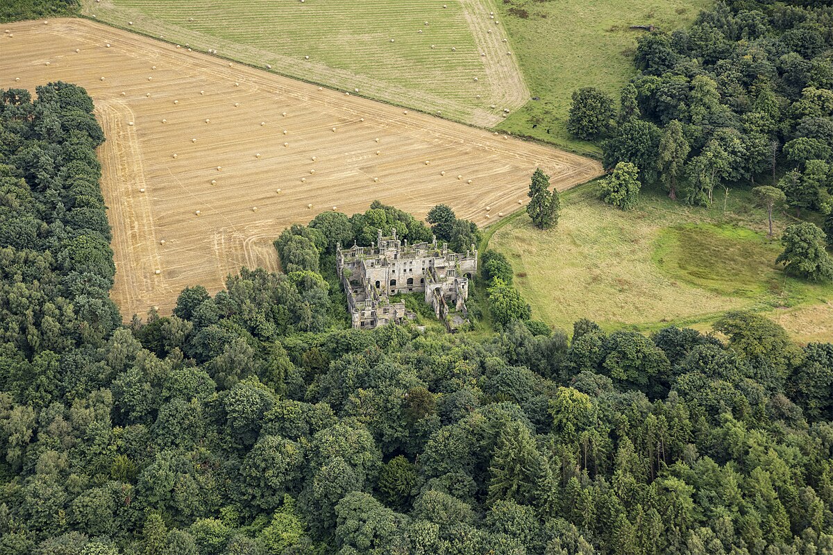 1200px Scotland 2016 Aerial Stirlingshire Dunmore_House