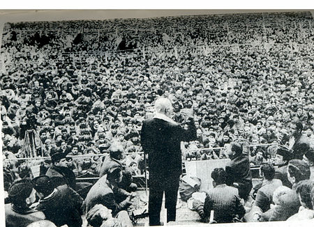 Sheikh Abdullah addressing people.jpg