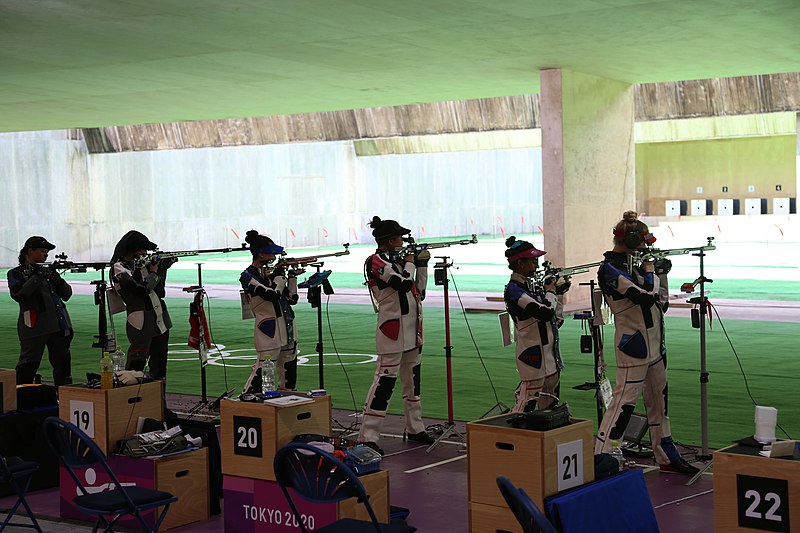 Fayl:Spc. Sagen Maddalena and Mary Tucker at the 2020 Summer Olympic Games 50m rifle 3 position, July 27, 2021 in Tokyo, Japan. (51349821450).jpg