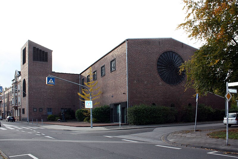 File:St-Franziskus-Mönchengladbach-Rheydt-a.jpg