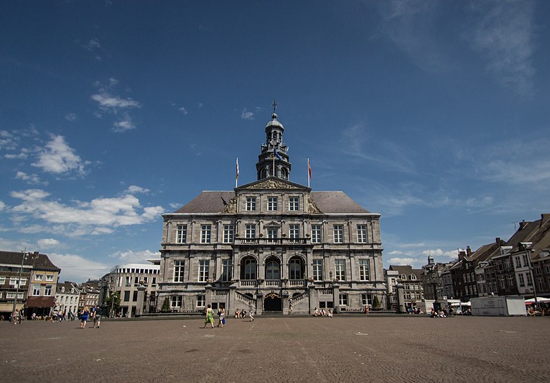 File:Stadhuis van Maastricht.jpg