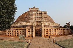 Stupa 1, Sanchi 02.jpg