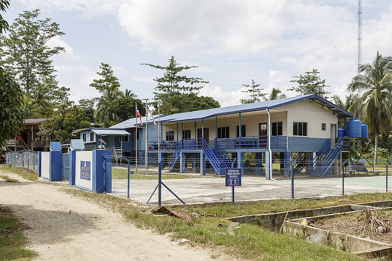 File:Sungai-Sungai Sabah Police-station-01.jpg