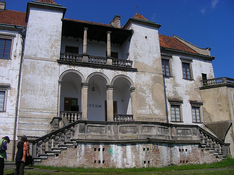 File:Szydlowiec - castle (16865949218).jpg