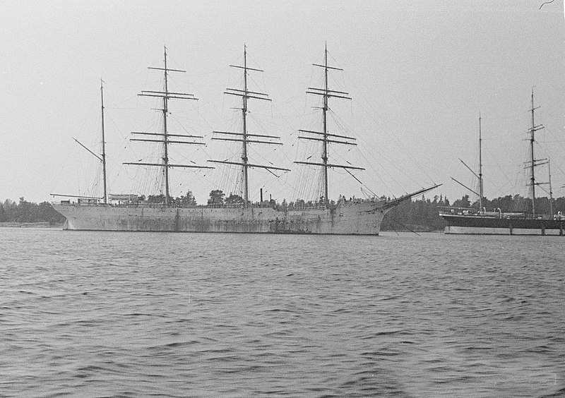 File:Tall ships outside Hammarudda fortification, Åland 1942 (2).jpg