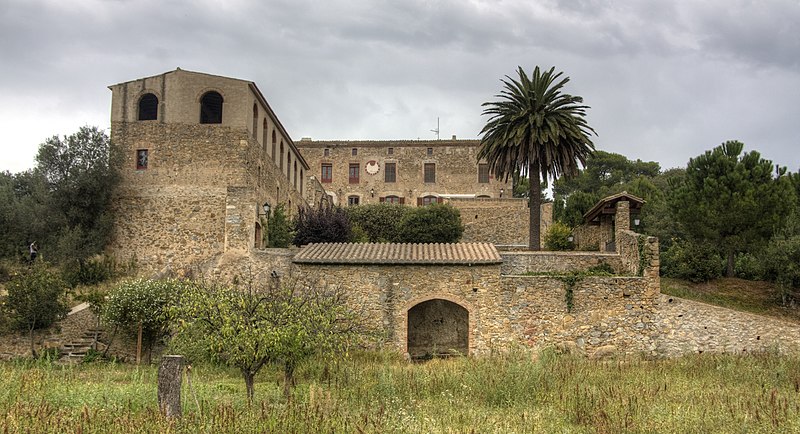 File:Terrades - Castell de Palau-surroca.jpg