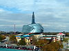 Kanada İnsan Hakları Müzesi, The Forks Tower 02.JPG'den görülüyor