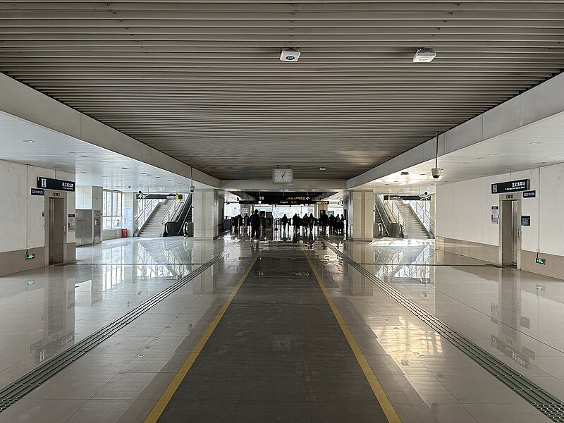 File:The Concourse of Songfa Road Station in Shanghai 2024.jpg