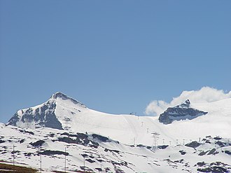 The Furgsattel with the Gandegg tow lift, the Theodulhorn on the left