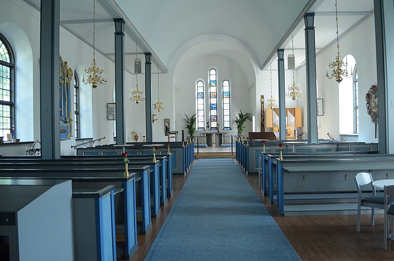 File:Tidaholms kyrkas kyrksal 2014.jpg