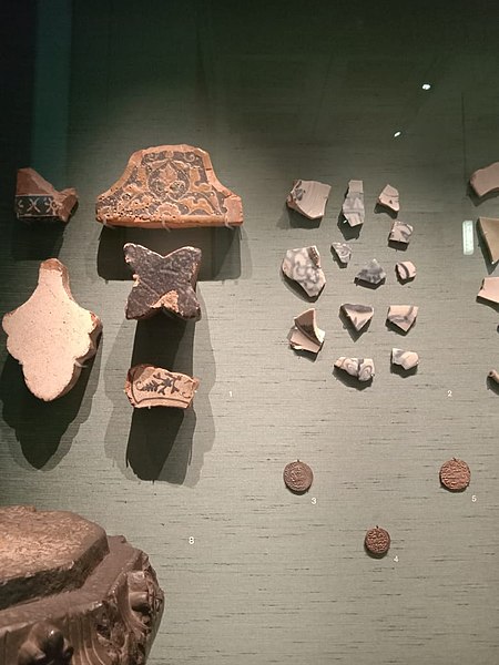 File:Tiles and porcelain from Gaur, Bengal in the British Museum.jpg