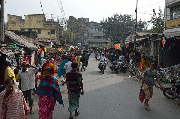 People walking in Tollygunge
