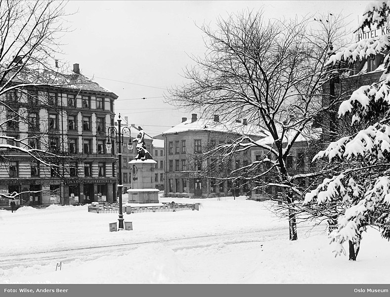 File:Tordenskiolds plass OB.Y1019.jpg