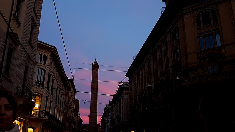 File:Torri di Bologna (BO).jpg