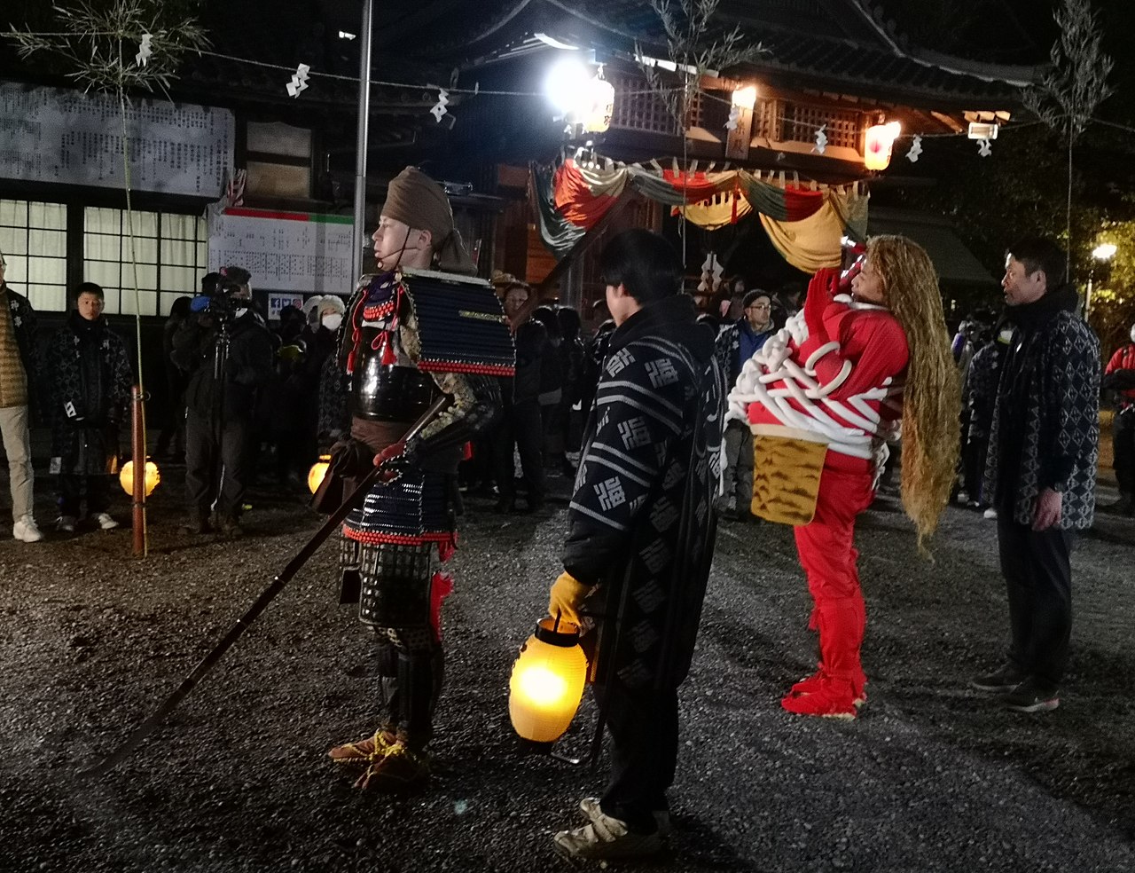 File Toyohashi Oni Festival宵宮 赤鬼と天狗のからかい２ Jpg Wikimedia Commons