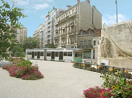 Tập_tin:Tram_st_etienne_place_fourneyron.jpg