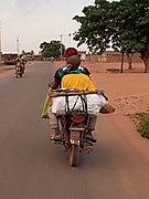 Benin platosunda ulaşım 06.jpg