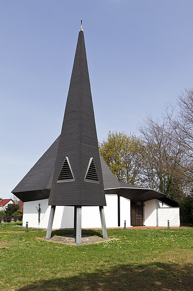 File:Trebur-Astheim Martin-Luther-Kirche 20110407.jpg