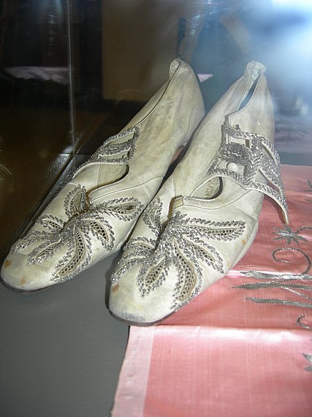 File:Turkish shoes 01.jpg