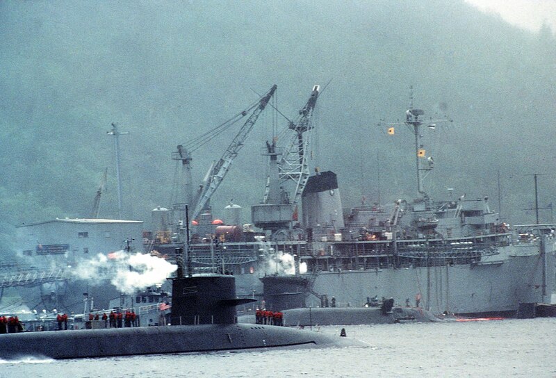 File:USS Hunley (AS-31) Holy Loch 1981.jpeg